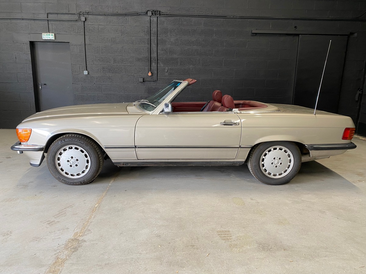 Mercedes-Benz Classe SL 560 v8 cabriolet w 107