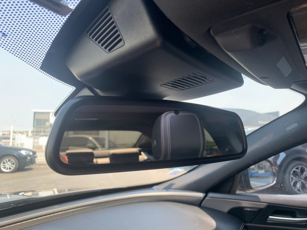 Jaguar XE 240 chevaux | R Sport | GPS | Régulateur de vitesse | Toit ouvrant | Audio MERIDIAN | Cuir