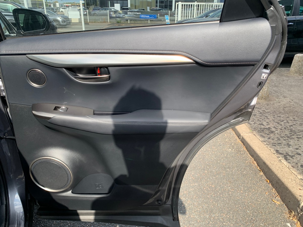 Lexus NX 300h 155 chevaux | Luxe | AWD | Caméra recul | Régulateur vitesse | GPS | Siéges chauffants