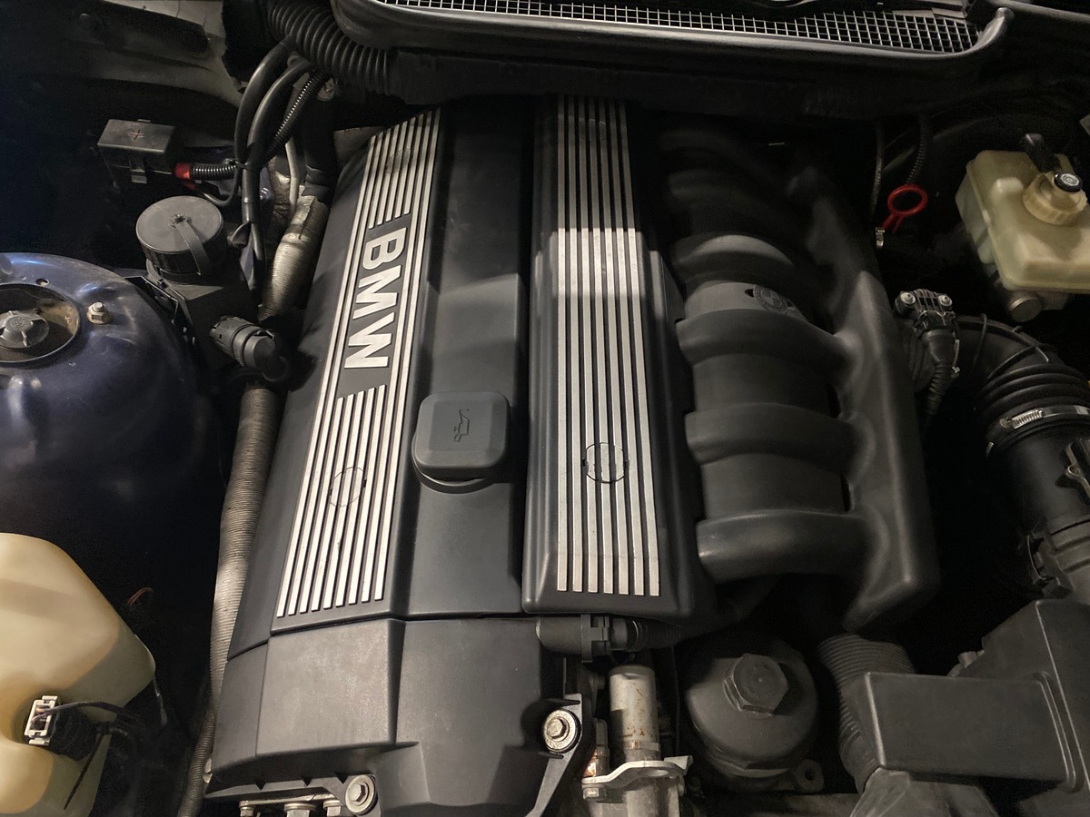 Bmw Série 3 E36 328i Berline Pack M individuel 193cv Toit Ouvrant