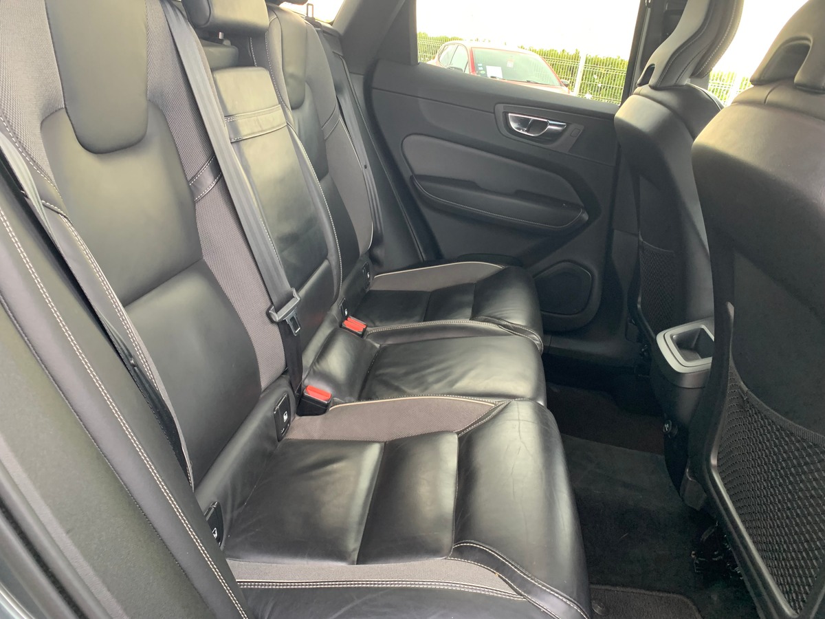 Volvo XC60 197 ch | R-design | Châssis Sport | Jantes Alu 21'' | Sièges Sport | Coffre électrique