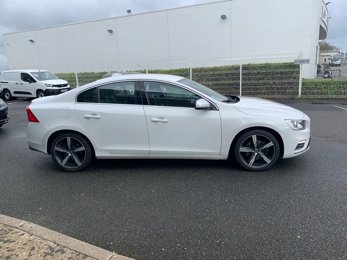 Volvo S60 150 ch | R-design | Attelage amovible | Régulateur vitesse | Radar stationnement arriére