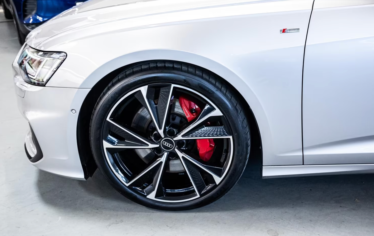 Audi A6 Avant V C8 55 TFSI e 367ch Compétition quattro S tronic 7/VO Allemand/Pas de malus