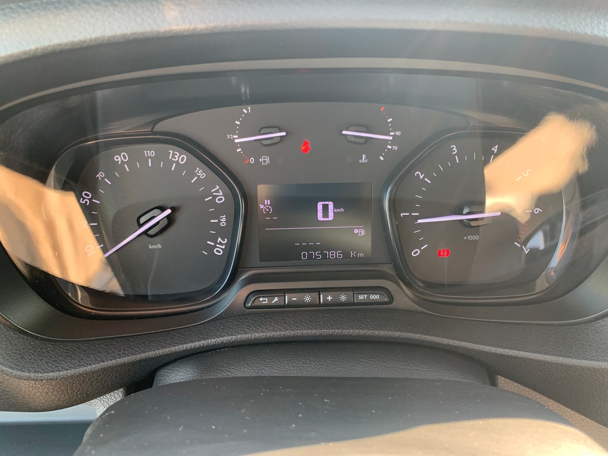 Toyota ProAce 122 ch | Business | Medium | 3 Places | Régulateur vitesse | GPS | Bluetooth | Radar