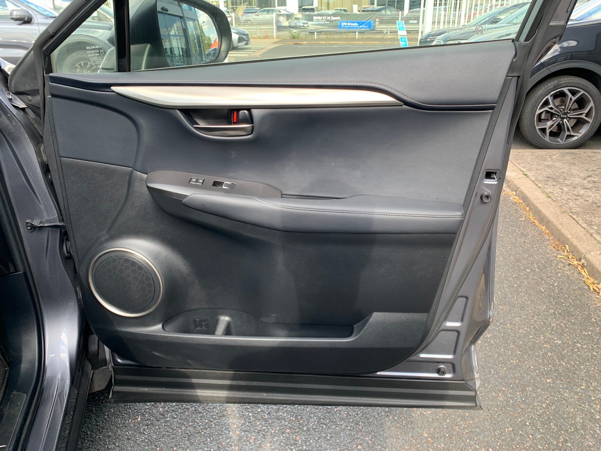 Lexus NX 300h 155 chevaux | Luxe | AWD | Caméra recul | Régulateur vitesse | GPS | Siéges chauffants