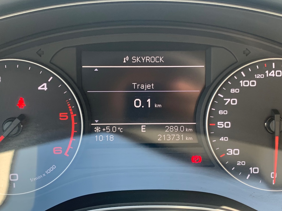 Audi A6 Avant 204 ch | V6 | Radar de stationnement avant arriére | Régulateur vitesse | GPS | Cuir