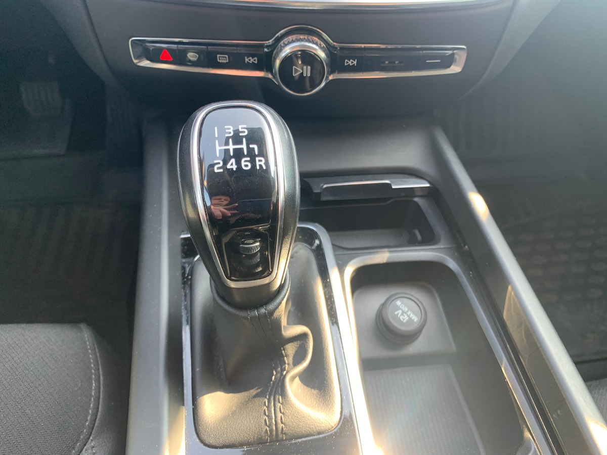 Volvo V60 150 ch | Momentum business | Caméra de recul | Avertisseur Angles Morts | Apple car Play