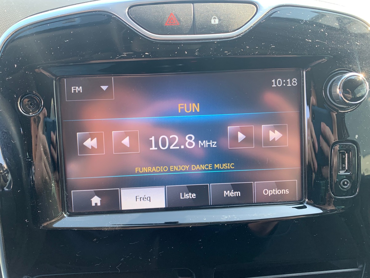 RENAULT Clio IV 75 chevaux | Limited | Caméra de recul | GPS | Bluetooth | Régulateur de vitesse