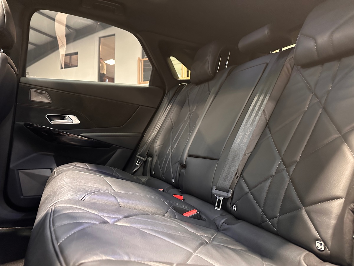 DS Ds7 Crossback 225 ch e-Tense Performance Line Plus / ATTELAGE / HI-FI FOCAL / TOIT PANO /CARPLAY