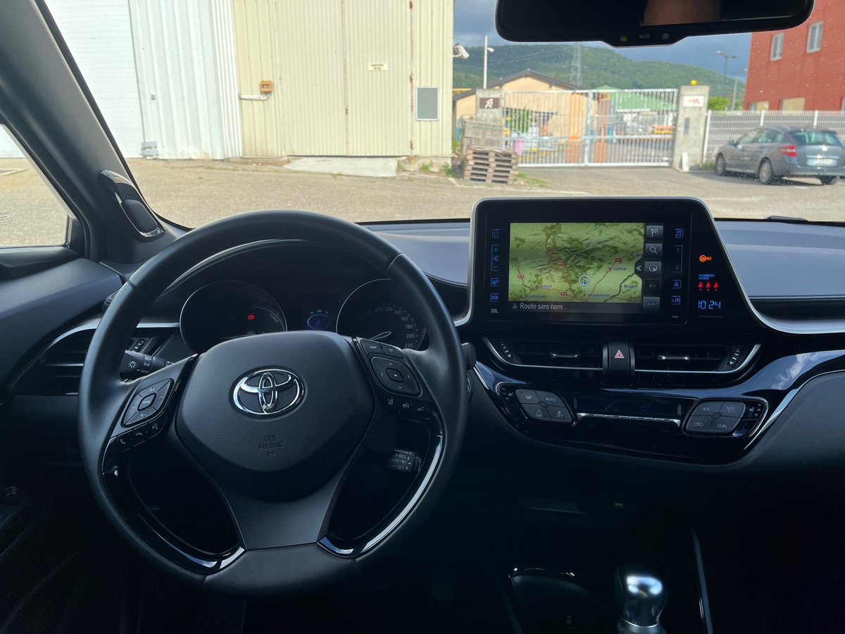 Toyota C HR 1.8 HYBRIDE 122ch COLLECTION, Cuir Alcantara, Sièges chauffants, Caméra de recul, JBL