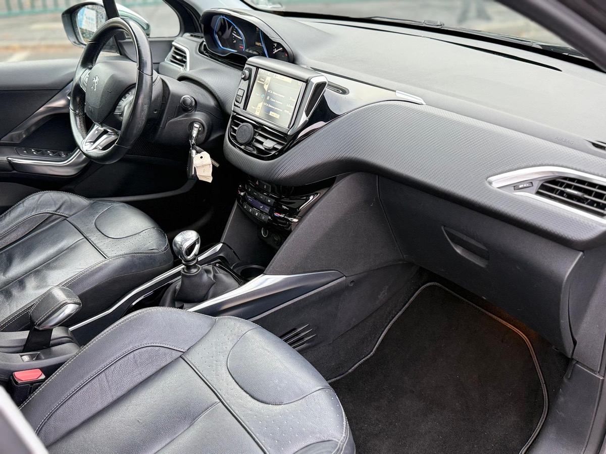 Peugeot 2008 1.6 e-HDI 115 CV féline  tout optiont en 4XCBLeux