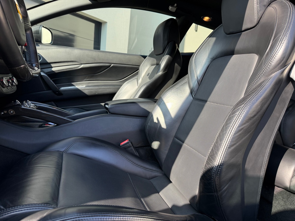 Ferrari Ff V12 / CARNET / 67009 KMS