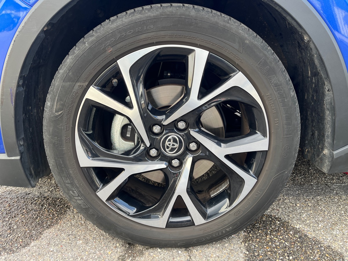 Toyota C HR 1.8 HYBRIDE 122ch COLLECTION, Cuir Alcantara, Sièges chauffants, Caméra de recul, JBL