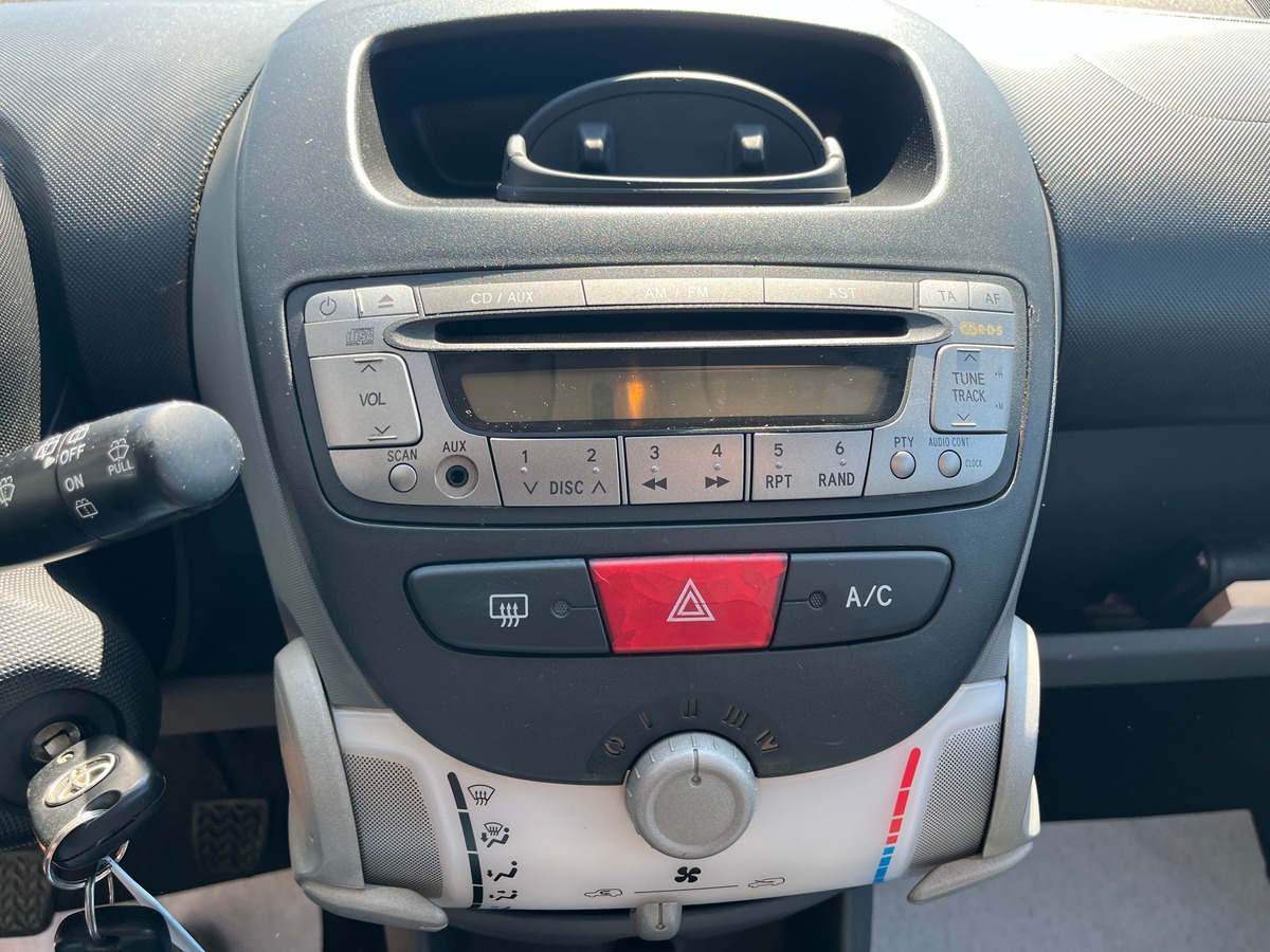 Toyota Yaris 1.0 VVTi 68 CH LINEA SOL