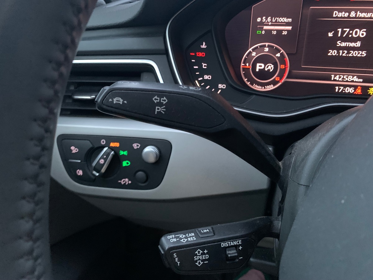 Audi A4 Avant 150 ch | Caméra 360° | Virtual cockpit |  Attelage amovible | Sièges chauffants