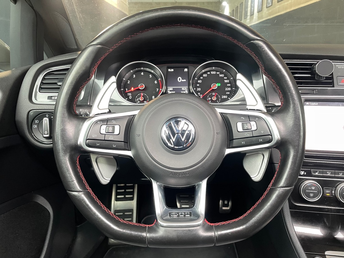 Volkswagen Golf GTI 230