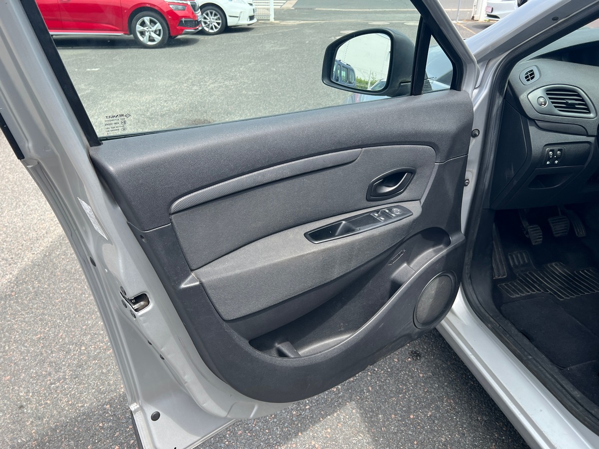 RENAULT Scenic 105 ch | Régulateur de vitesse | Climatisation