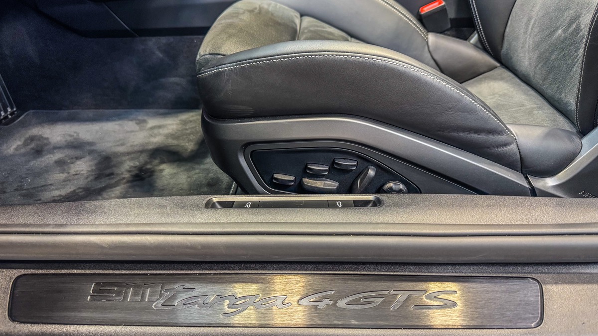 Porsche 911 992 TARGA 4 GTS
