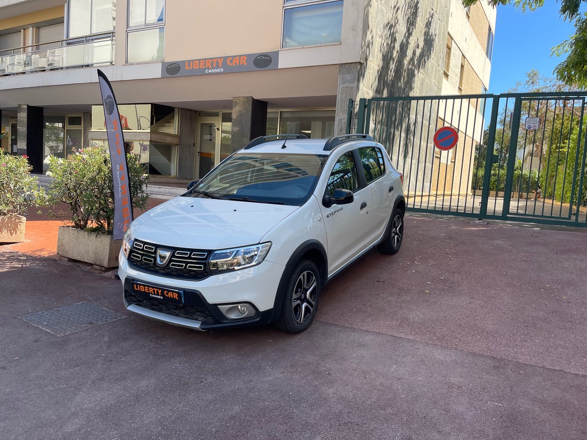 Dacia Sandero Stepway 90 CV Boîte auto / KM Réel / Edition 15 ANS / Caméra / GPS