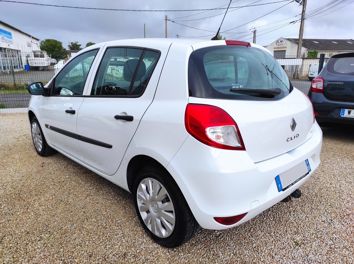 RENAULT Clio 1.2 16v 75 Authentique