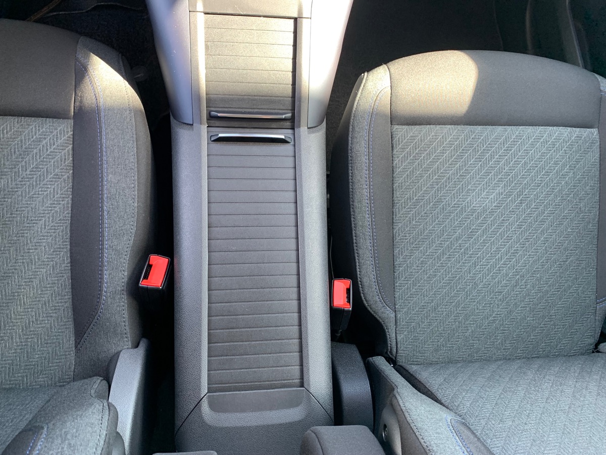 Peugeot Rifter 102 ch | Allure | 7 places | GPS | Roue de secours | Radar de stationnement arriére