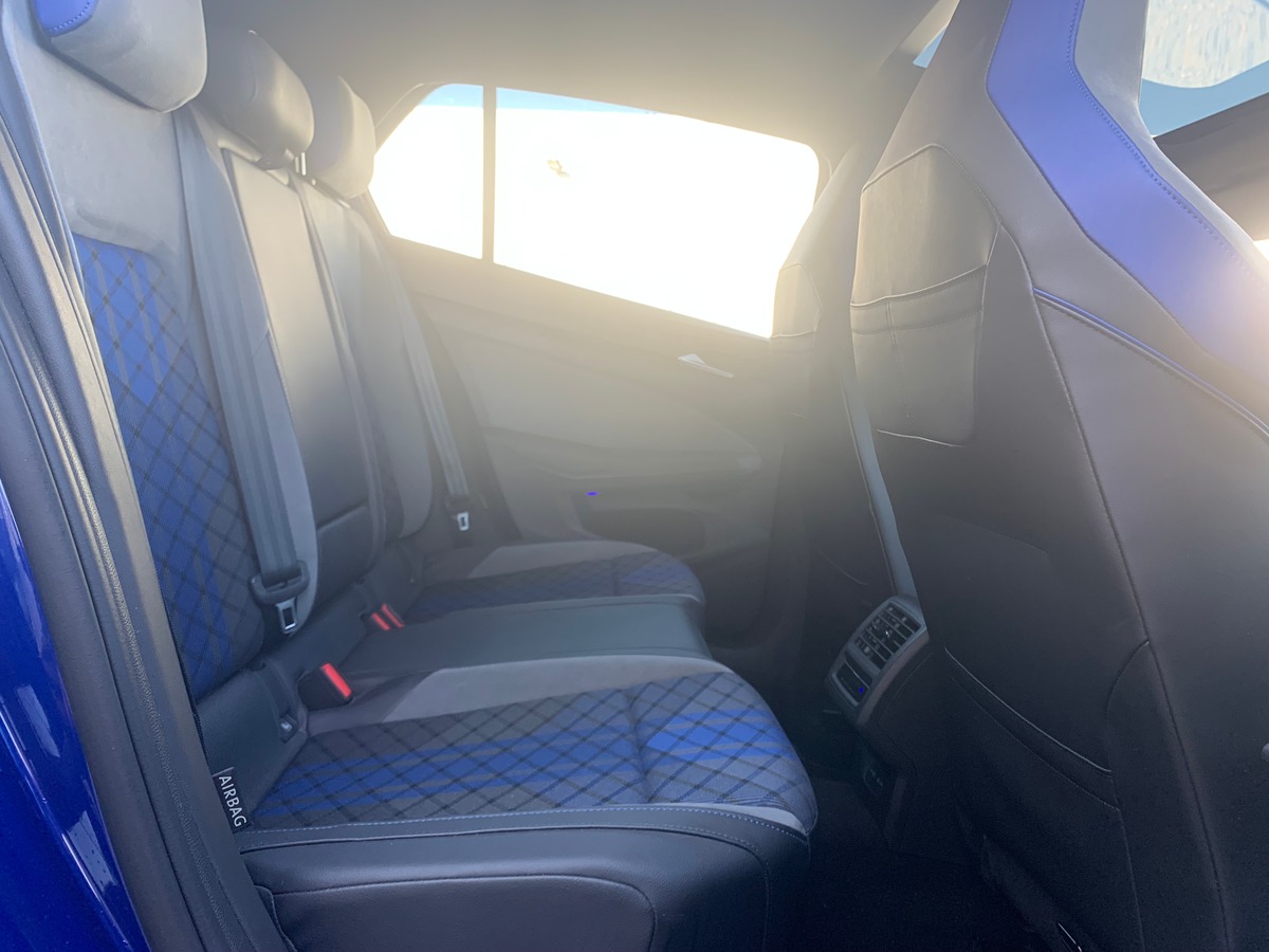 Volkswagen GOLF 8 320 chevaux | R | Toit ouvrant | Caméra de recul | Apple car play | GPS | Attelage