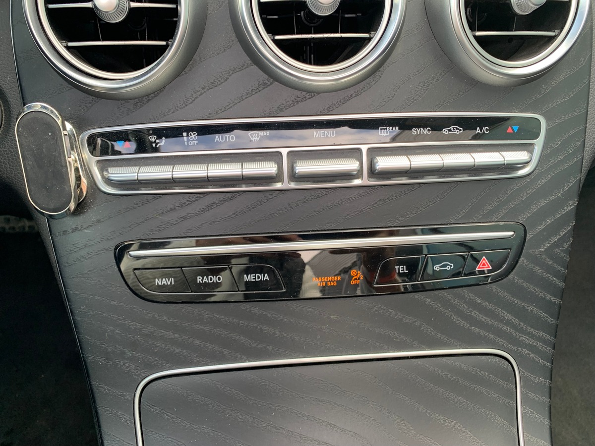 Mercedes-Benz Classe C Cabriolet 194 ch | AMG Line | Siéges électriques chauffants | Caméra de recul