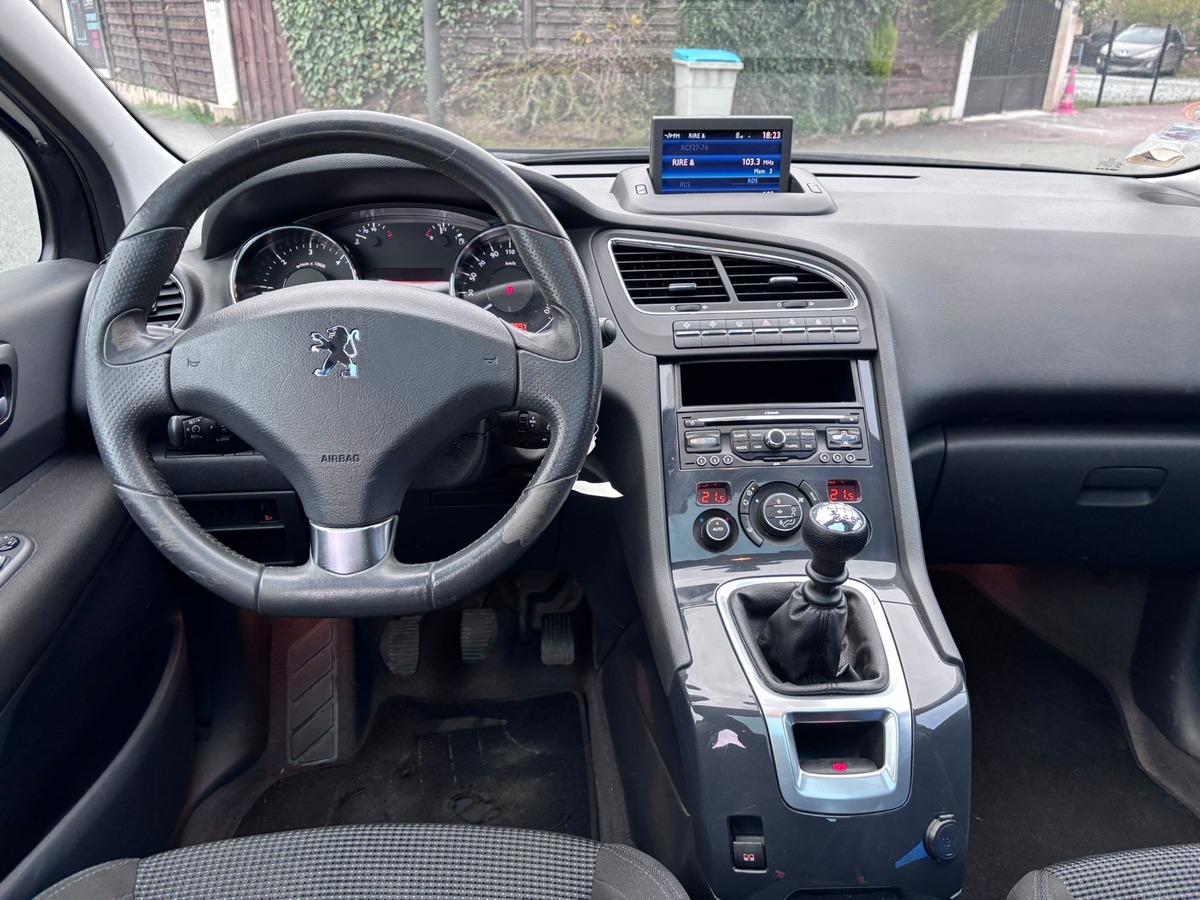 Peugeot 5008 7 places 1.6 HDi 110 Premium Pack - Distribution neuve - Garantie