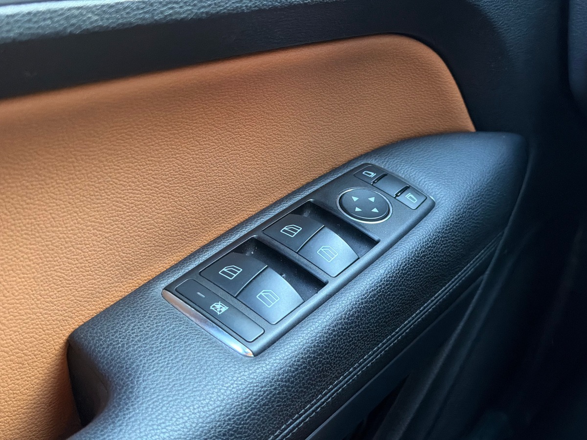 Mercedes-Benz Classe E (207) Avantgarde Phase 2 Coupé 220 CDi 2.1 CDI 7G-TRONIC 163 cv - Boîte auto