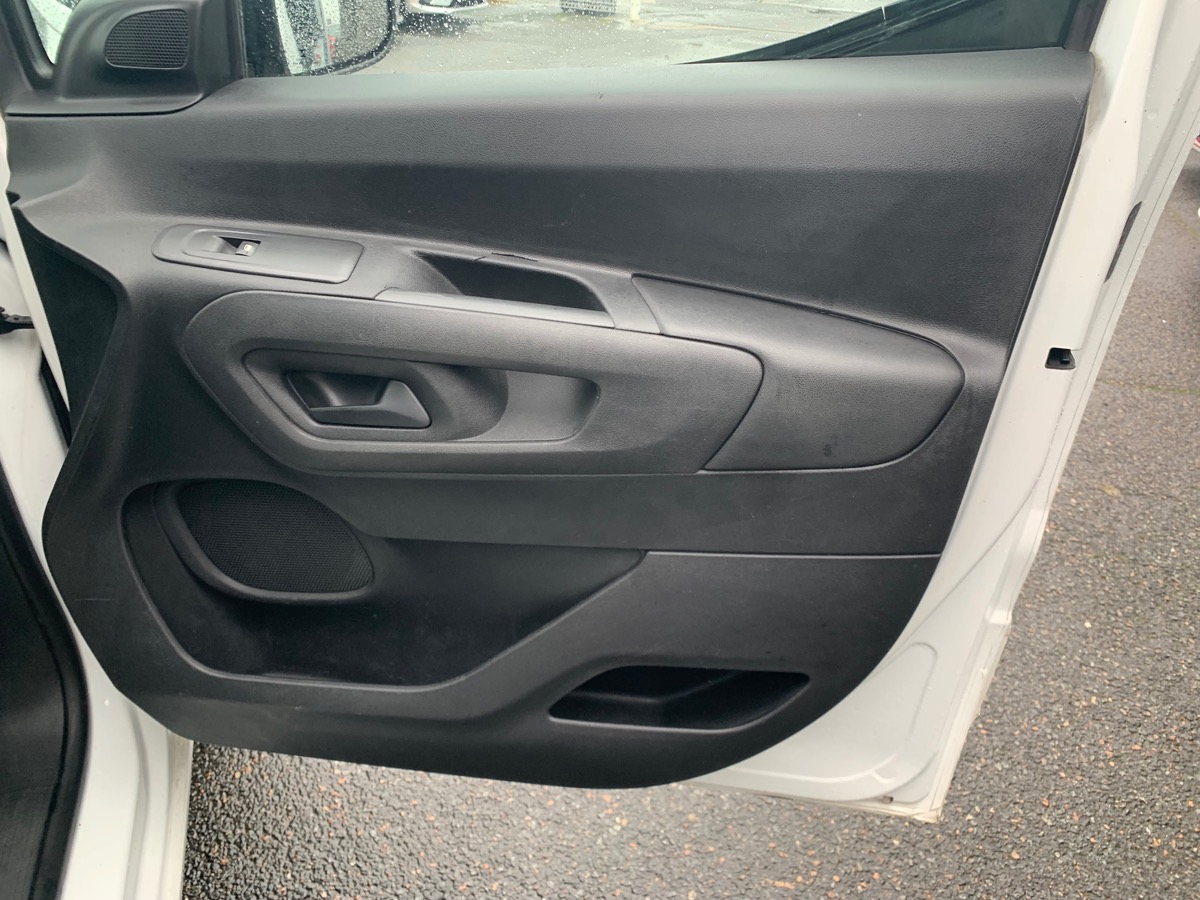 Peugeot Partner 100 ch | PREMIUM | Régulateur de vitesse | Radar de recul | Climatisation | 3 places