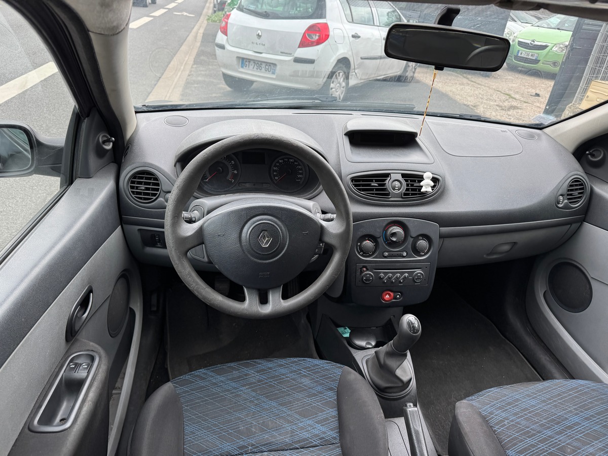 RENAULT Clio 1.2i 16v 75 AUTHENTIQUE