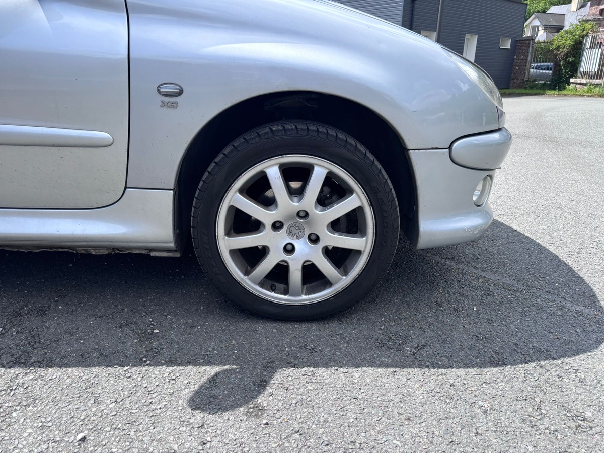 Peugeot 206 1.6 16v 110 XS 3p - Prête à partir