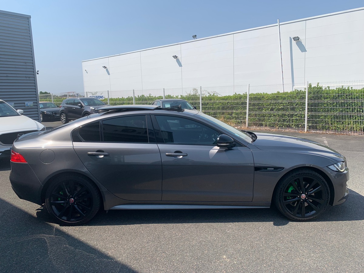 Jaguar XE 240 chevaux | R Sport | GPS | Régulateur de vitesse | Toit ouvrant | Audio MERIDIAN | Cuir