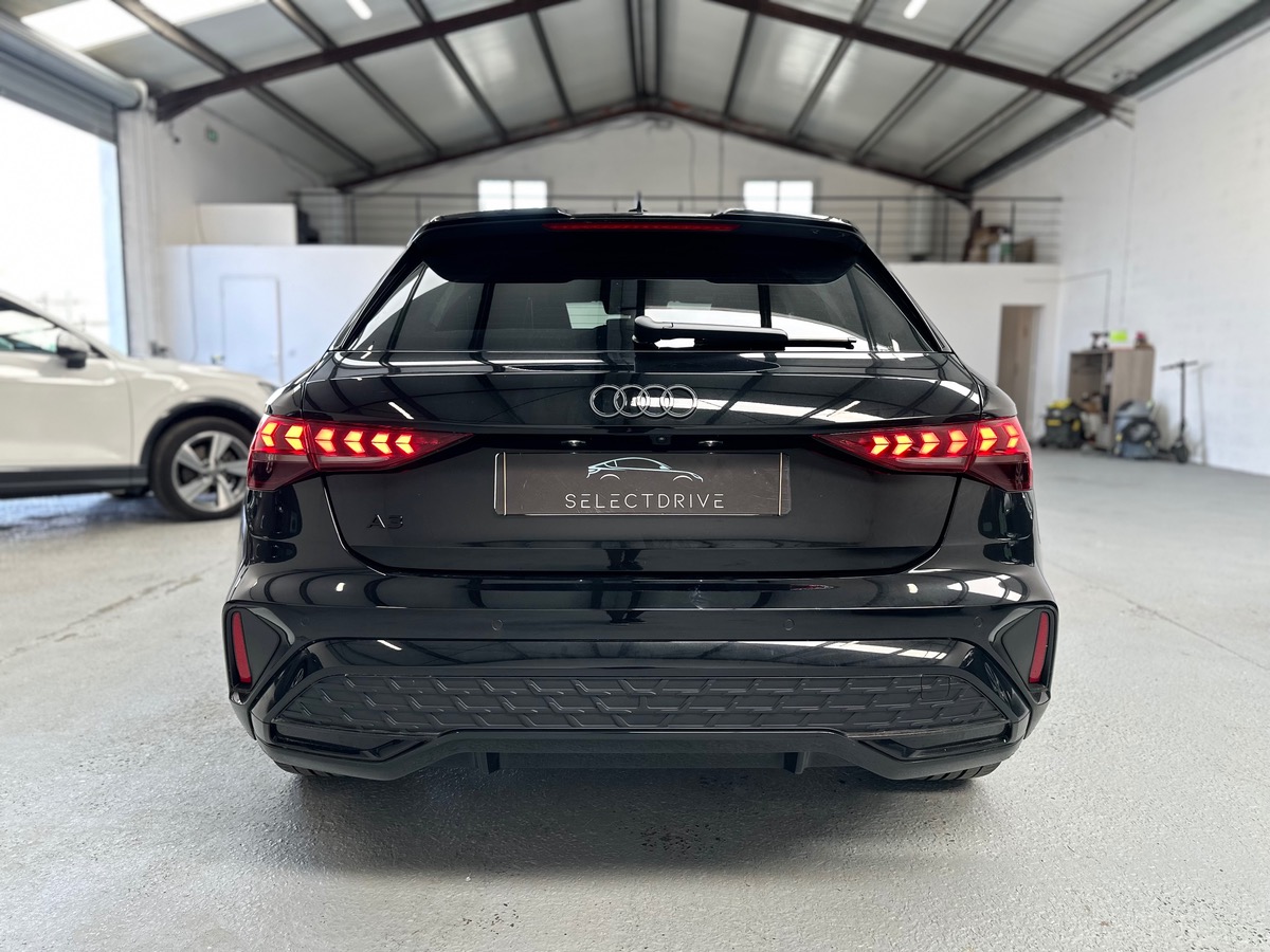 Audi A3 Sportback IV (2) 1.5 45 TFSIE HYBRIDE RECHARGEABLE 272 S LINE S TRONIC