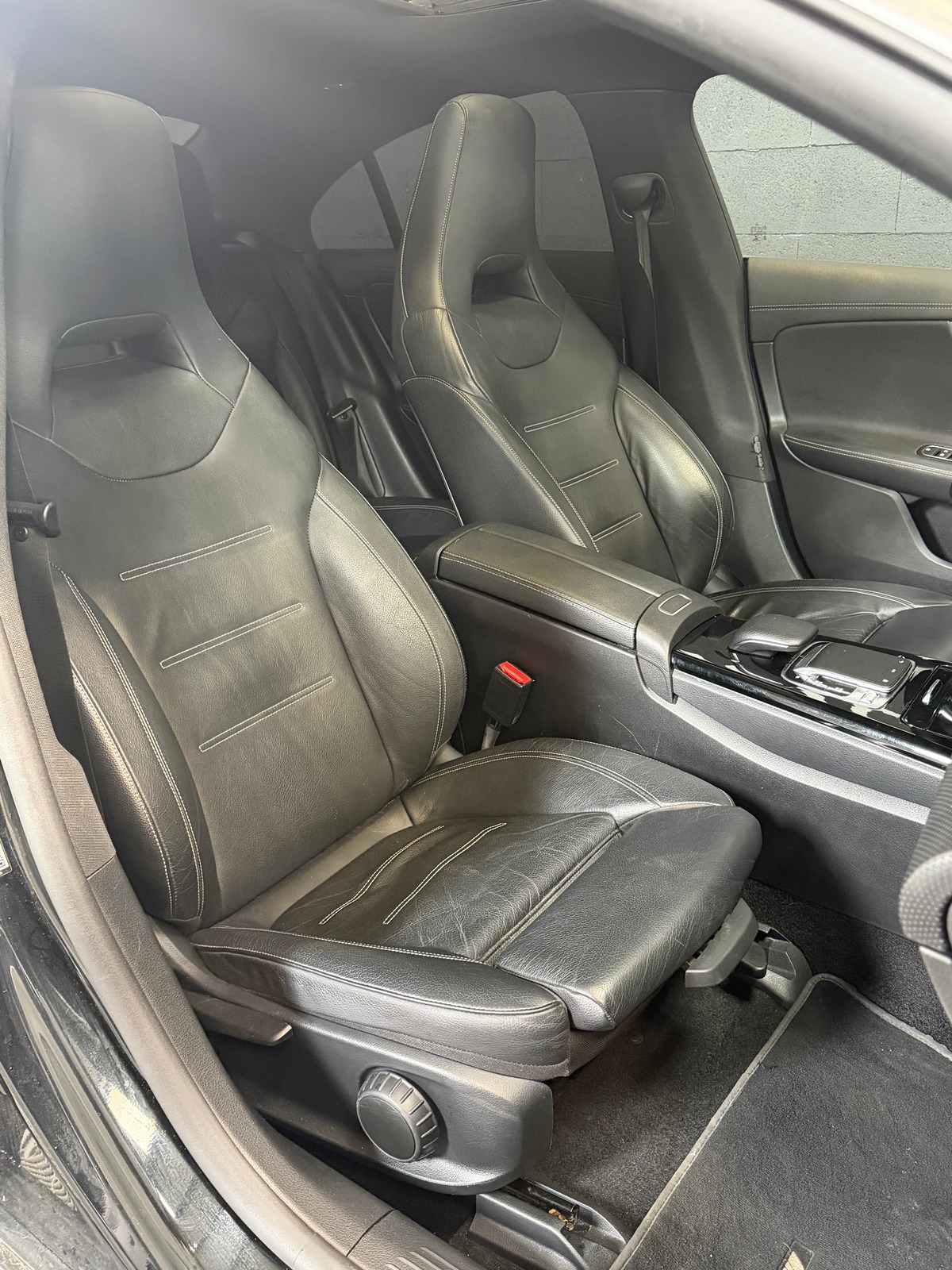 Mercedes Benz CLA 180D AMG LINE