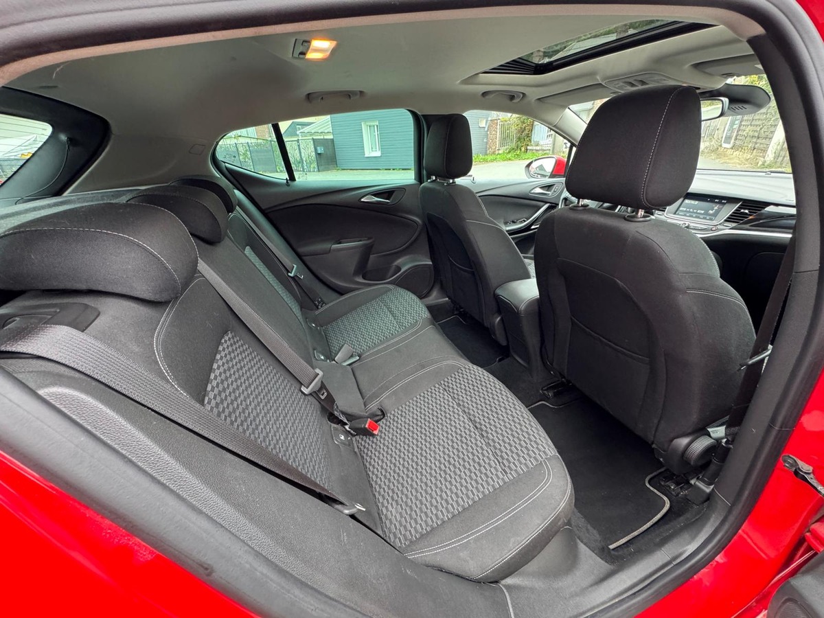 Opel Astra 1.6 CDTI 135 Dynamic- Crochet d'attelage- Toit ouvrant- Révisé - Garantie