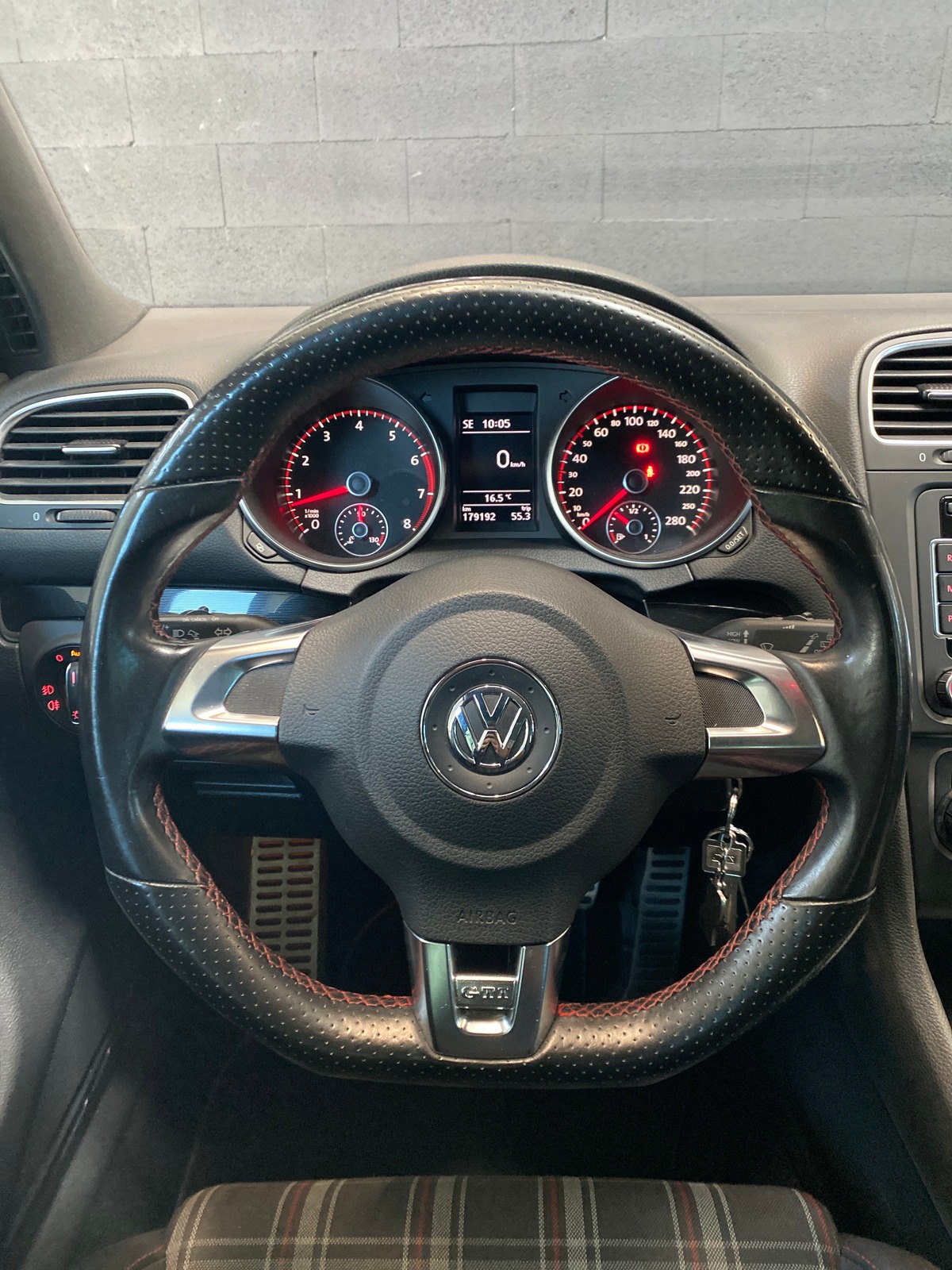 Volkswagen Golf GTi 210
