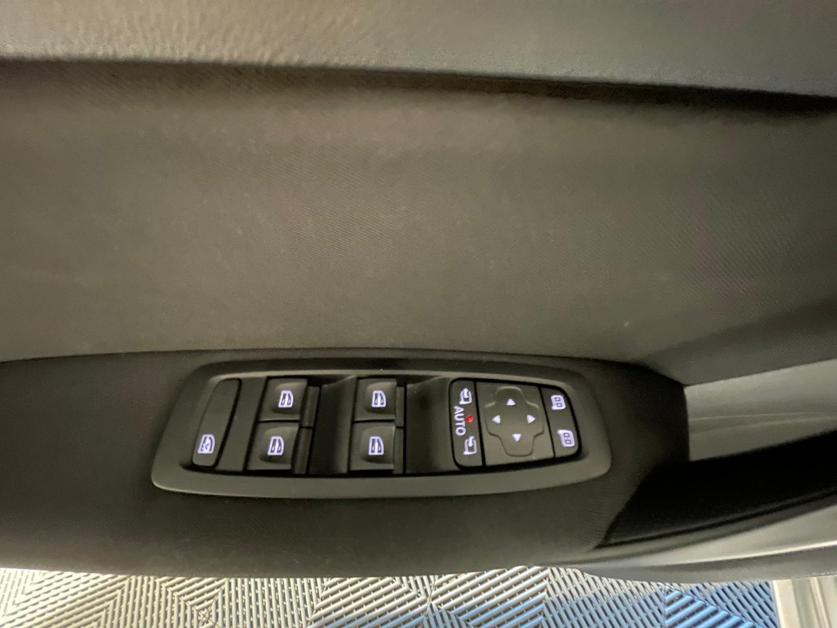 RENAULT Megane IV BUSINESS BLUE DCI 115CV EDC