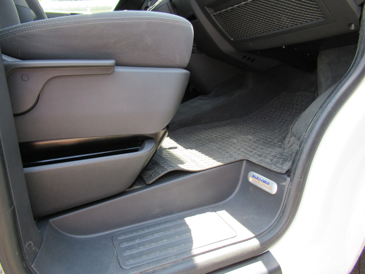 Volkswagen Multivan T5 2.0 TDI 140 TOIT RELEVABLE