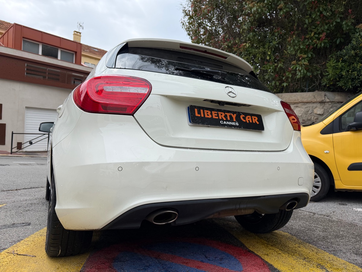 Mercedes Benz Classe A 200 1.6 i 156 CV / Jantes Noires / Pack Black / Sensation / Caméra de Recul