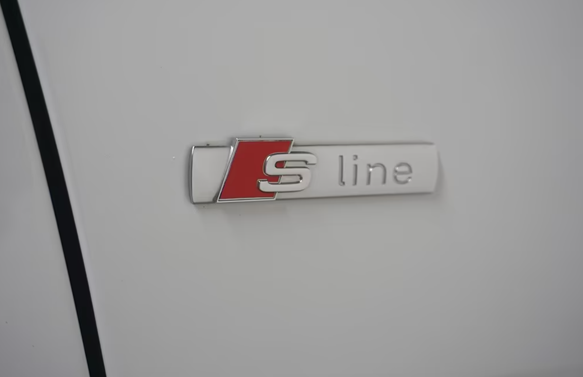 Audi A6 Avant V 40 TDI 204ch S line quattro S tronic 7/Bang&Olufsen/Toit ouvrant/Attelage/Caméra