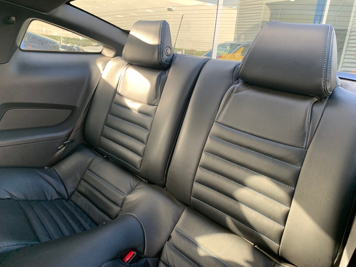 Ford Mustang 304 chevaux | V6 3.7L | Intérieur CUIR | Couleur Bleu Kona | Boite manuelle 6 vitesses