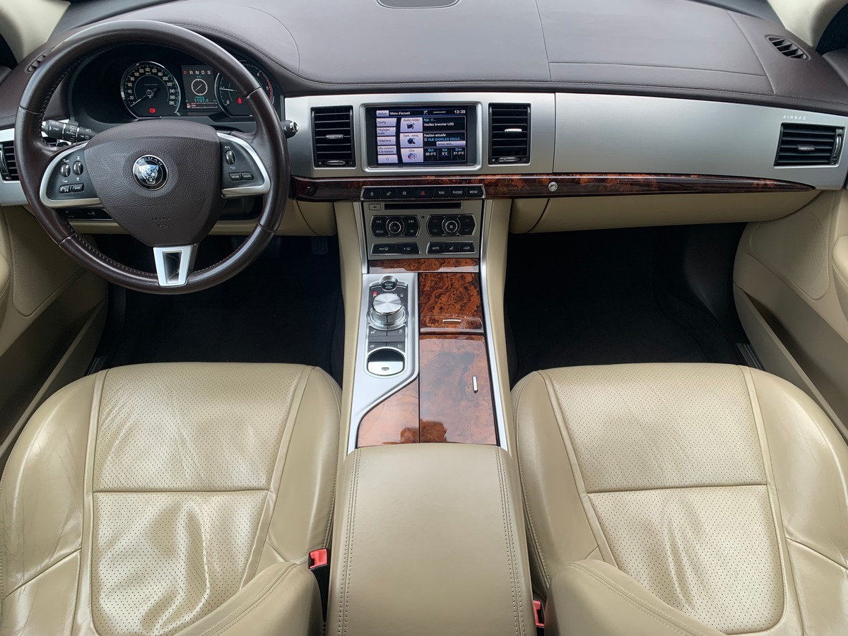 Jaguar XF 240 ch | V6 | R-Sport | Caméra recul | Sièges sport | Régulateur vitesse | GPS | Bluetooth