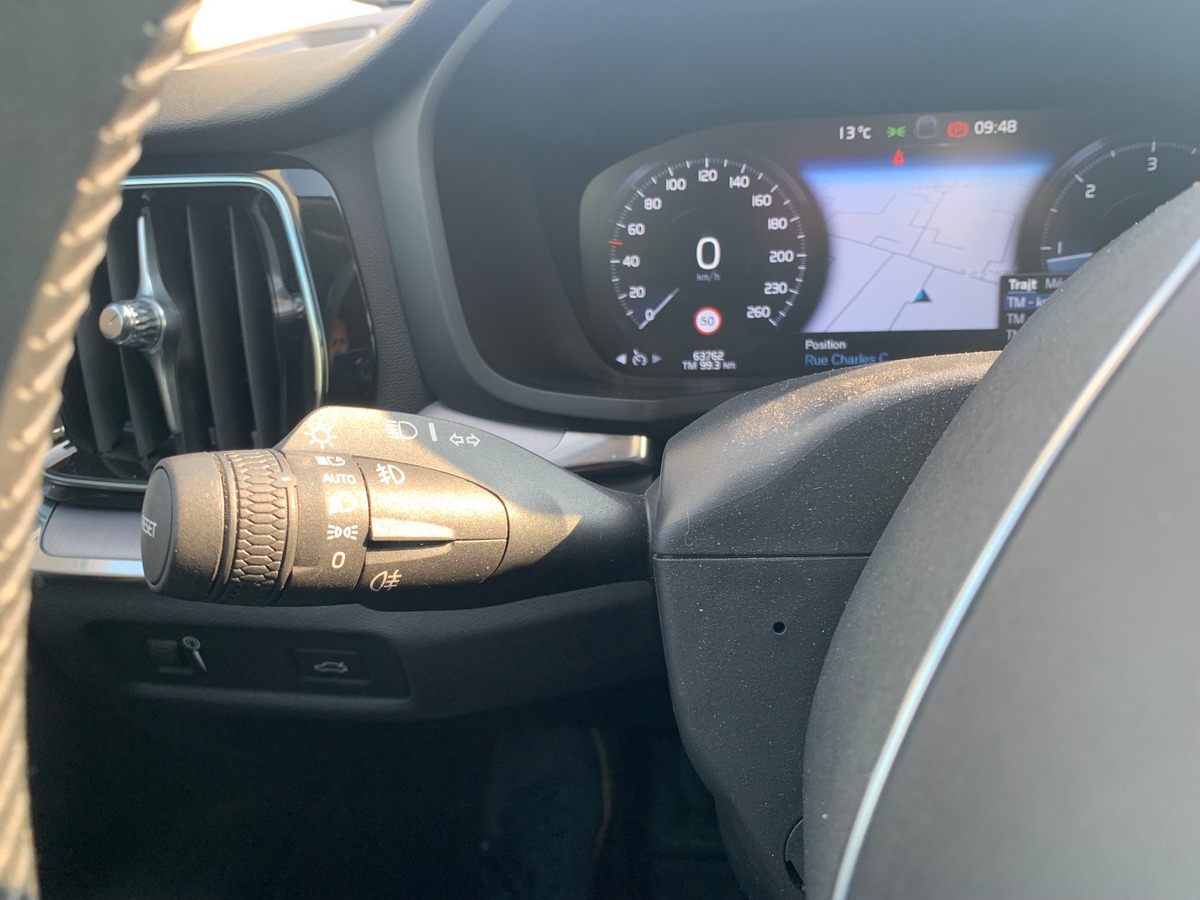 Volvo V60 150 ch | Momentum business | Caméra de recul | Avertisseur Angles Morts | Apple car Play