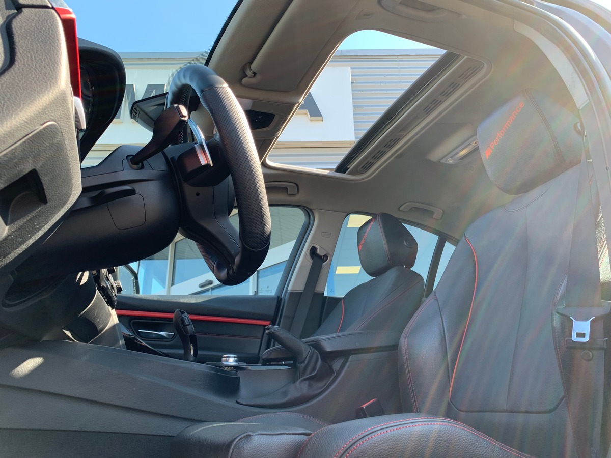 Bmw Série 3 326 | Sport | Régulateur vitesse | GPS | Siéges chauffants | Toit ouvrant | Mode Sport