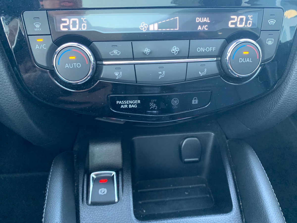 Nissan Qashqai 130 ch | Black edition | Caméra vue panoramique 360° | Toit panoramique | Jantes Alu