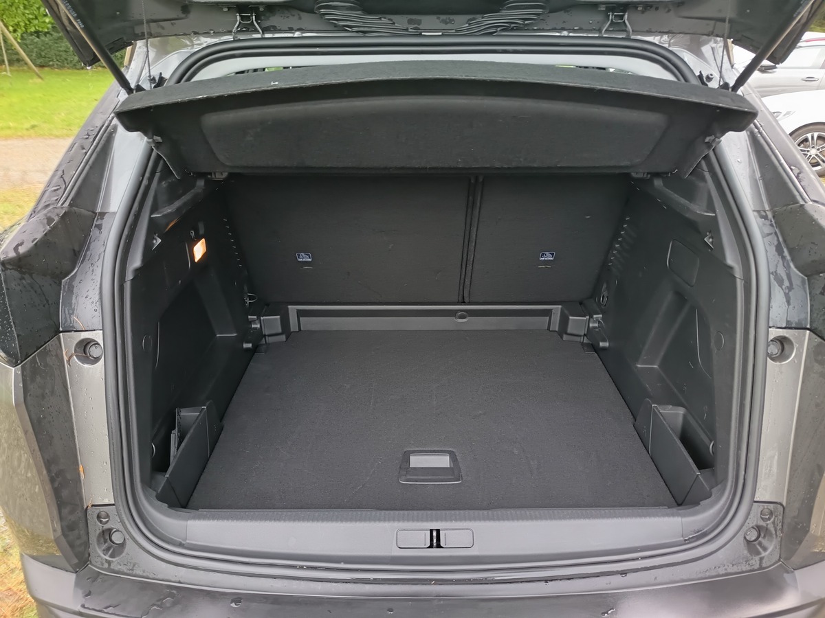 Peugeot 3008 1.5L BLUEHDI 130 CH ACTIVE PACK/ CROCHET D'ATTELAGE/ GTIE 12 MOIS