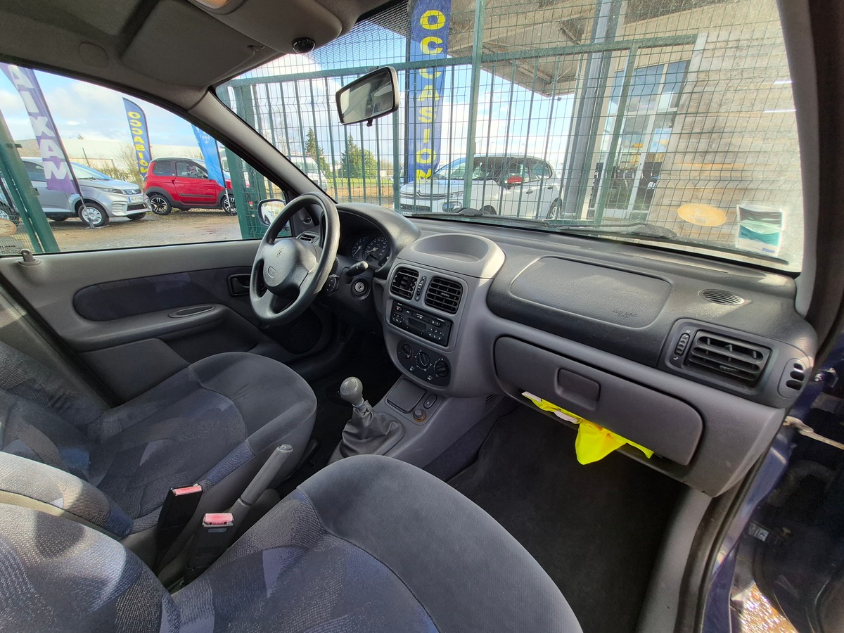RENAULT Clio II 1.4 RTE 5 PORTES