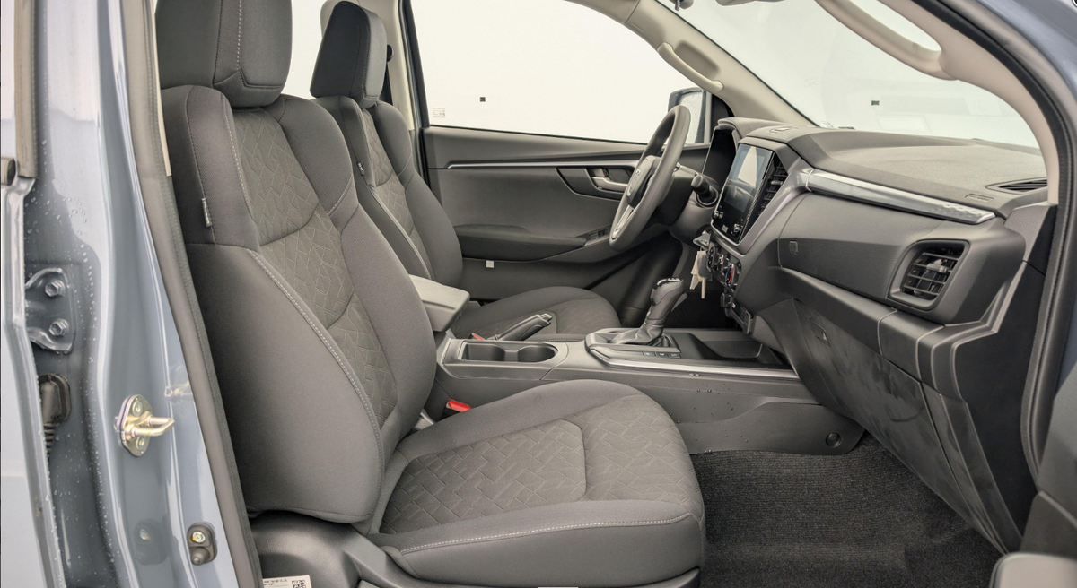 Isuzu D-max 1.9 4X4 CREW CAB N60 B.B + AT 4 PLACES | Plusieurs coloris disponible