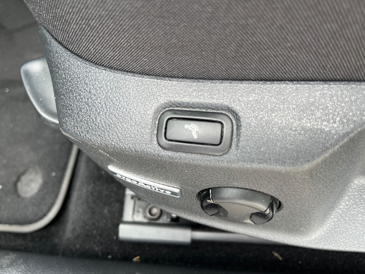 Volkswagen Golf VII 1.5 TSI 150ch DSG7 R-LINE, SUIVI COMPLET VOLKSWAGEN, SIEGES CHAUFFANT